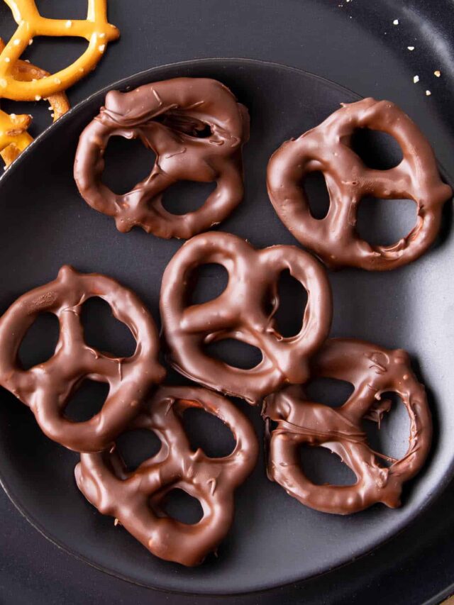 chocolate covered pretzels, recipe, chocolate, pretzels, easy, homemade, snack, dessert, sweet, salty